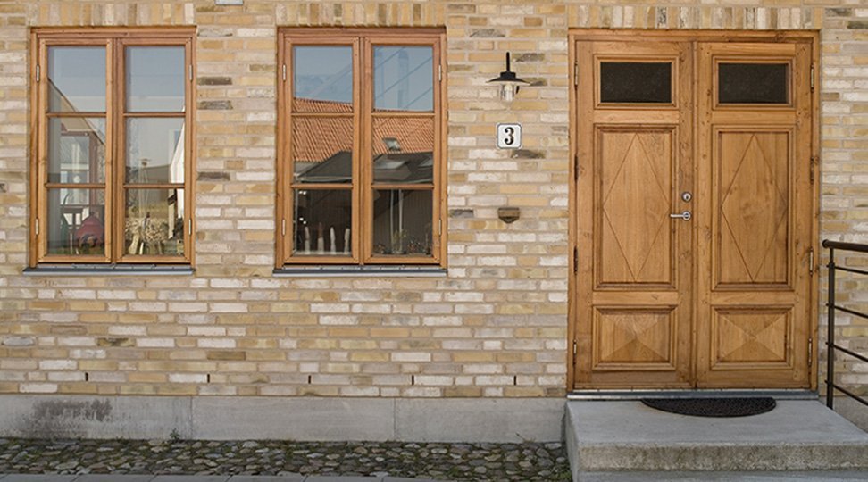 What to Consider When Choosing a Front Door for Your Home post thumbnail image